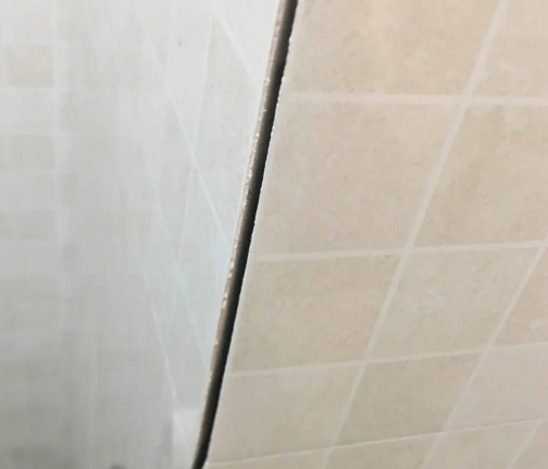 武乡瓷砖空鼓维修公司分享阳台瓷砖脱落的修复过程可以分为以下几个步骤