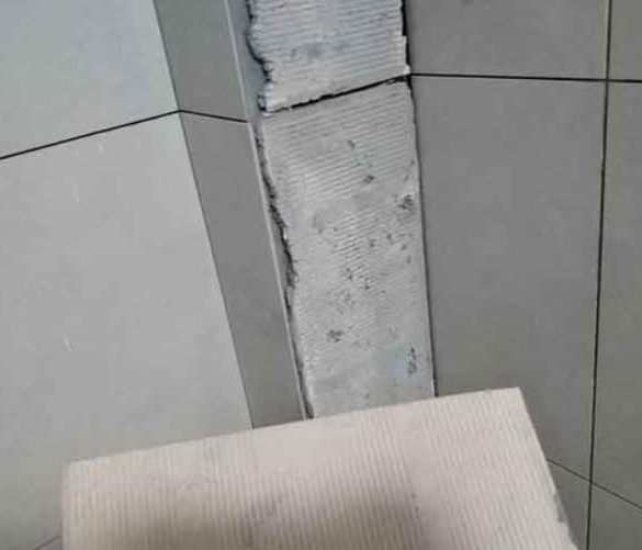 武乡瓷砖空鼓维修公司分享下厨房瓷砖脱落的补救措施。